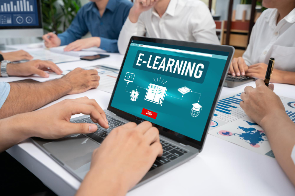 eLearning Outsourcing Risks: 6 Pitfalls to Avoid Before You Sign a Vendor